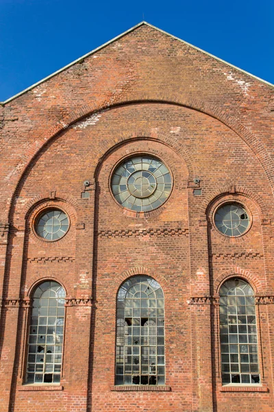 An old building stands abandoned — Stock Photo, Image