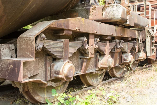 एक अव्यवस्थित ट्रैक पर एक पुरानी ट्रेन — स्टॉक फ़ोटो, इमेज