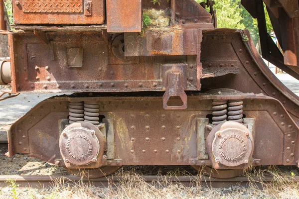 Ein alter Zug auf stillgelegten Gleisen — Stockfoto
