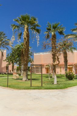 Otel kompleksi güneşli bir günde