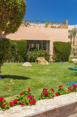 Otel kompleksi güneşli bir günde