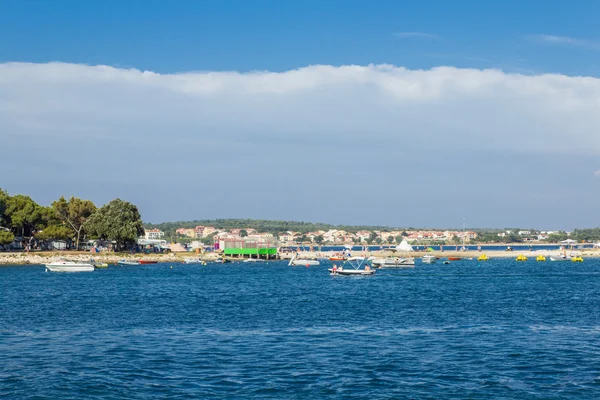 Sun, sea, blue sky, nice weather - is a holiday. — Stock Photo, Image