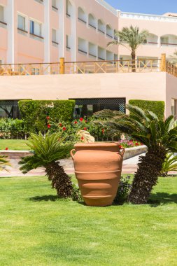 Otel kompleksi güneşli bir günde