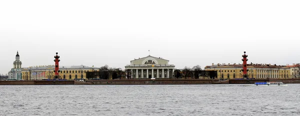 Nabrzeże rzeki Newy, Saint-Petersburg, Federacja Rosyjska — Zdjęcie stockowe