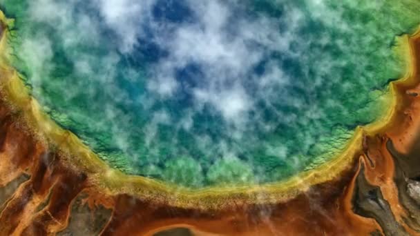 Luchtfoto Zoom Uit Van Grand Prismatic Spring Yellowstone National Park — Stockvideo