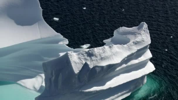 Vista Aérea Glaciar Montanha Rachaduras Gelo Fendas Derretendo Gelo Regiões — Vídeo de Stock