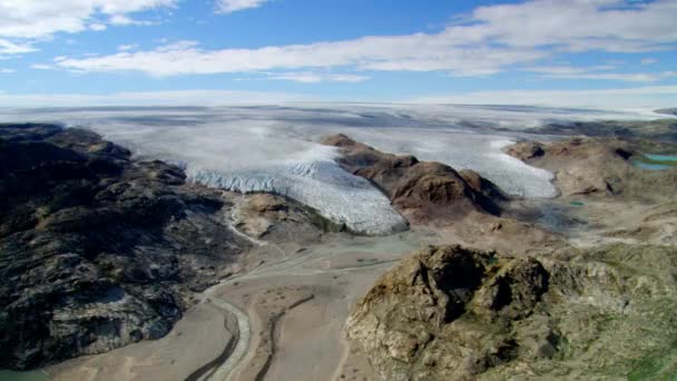 Vista Aérea Glaciar Montanha Rachaduras Gelo Fendas Derretendo Gelo Regiões — Vídeo de Stock