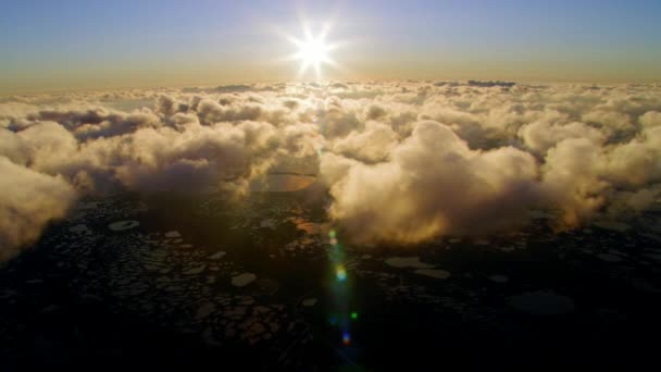 Vacker Solnedgång Molnig Himmel Från Antenn Utsikt Drönarvy Ovanför Moln — Stockvideo