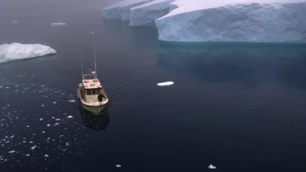 Jokulsarlon Islandia Julio 2017 Icebergs Glaciares Agua Fundida Barco Investigación — Vídeo de stock