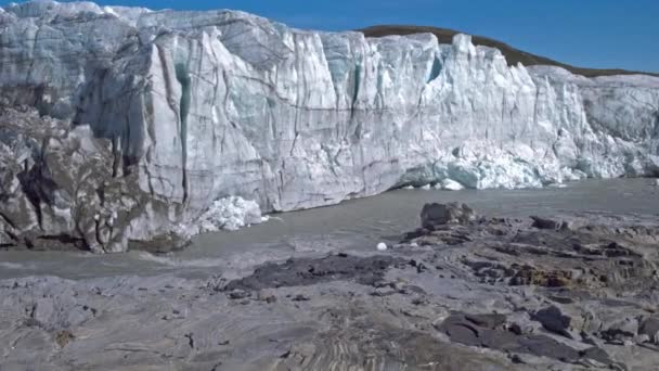 Vista Aérea Derretimento Gelo Glacial Congelado Vale Leito Rio Uma — Vídeo de Stock