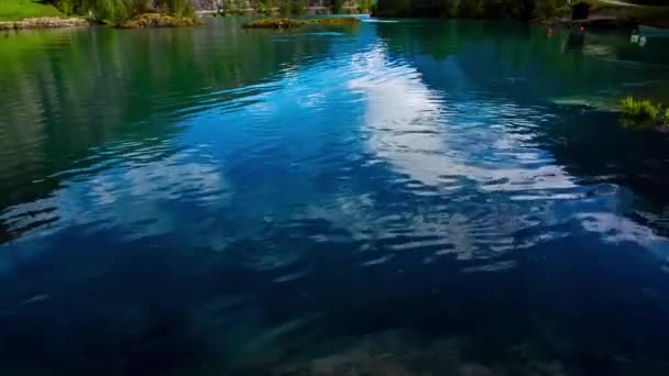 Aerial View Mountain Lake Turquoise Water Green Trees Reflection Water — Stock Video