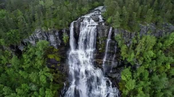 Luftaufnahme Des Lago Saoseo Falls Der Schweiz Ein Wasserfall Dessen — Stockvideo