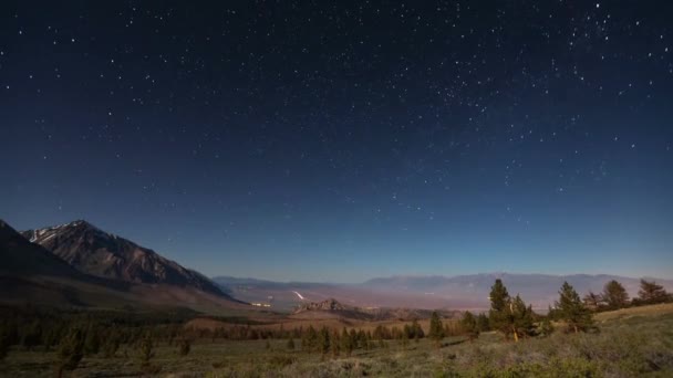 Estrellas Luna Cielo Nocturno Montaña Momento Salida Luna — Vídeo de stock