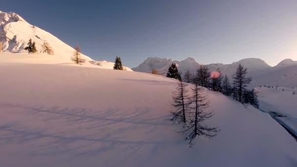 Winterlandschaft Wunderschöne Schneebedeckte Berge Nahaufnahme Nördliche Landschaft Schneebedeckte Hügel Und — Stockvideo