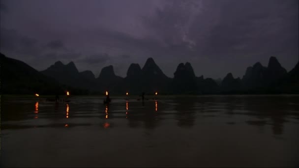 Kinesiskt Traditionellt Fiske Med Skarvar River Guilin Guangxi Province Kina — Stockvideo