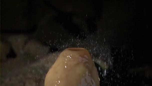 Zbliżenie Kropel Wody Kapie Jaskini — Wideo stockowe