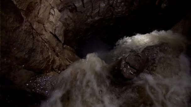 Top View Waterfall Flowing Rocky Cave — Stock Video