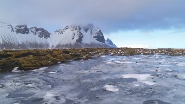 南極の空中風景壮大な風景です 雪に覆われた北極 極端な自然山の美し — ストック動画