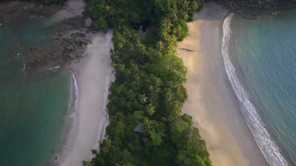 インド洋の白い砂とターコイズブルーの水を持つ熱帯のパラダイスビーチのドローンビュー グランドアンセ島 ディゲ島 セイシェル — ストック動画