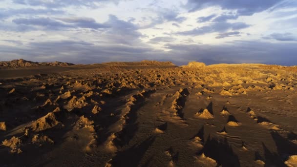 Aerial Edge World Jebel Fihrayn Una Maravilla Geológica Inesperada Dramática — Vídeos de Stock