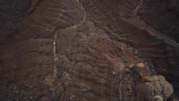 Aerial Edge World Jebel Fihrayn Una Maravilla Geológica Inesperada Dramática — Vídeos de Stock
