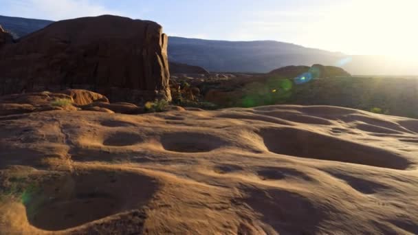 Aerial Edge World Jebel Fihrayn Uma Maravilha Geológica Inesperada Dramática — Vídeo de Stock