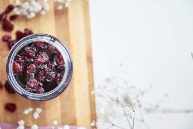 Kızılcık ve probiyotik içeren sağlıklı mayalanmış bal ürünü. Yiyecek koruyucusu. Lezzetli tarif konsepti. Anti-viral gıda. 