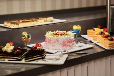 Otel sistemi için açık büfeden her şeyi kapsayan Türk renkli tatlılar. Boşluğu kopyala