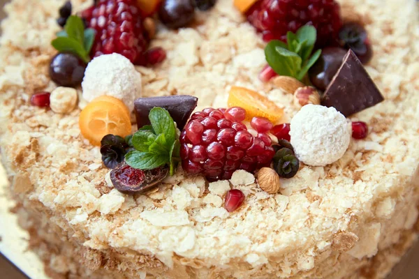 Torta Compleanno Decorata Con Frutta Dolci Naturali Vista Dall Alto — Foto Stock