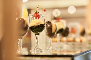 Otel sistemi için açık büfeden her şeyi kapsayan Türk renkli tatlılar. Uzayı kopyala Yüksek kalite fotoğraf