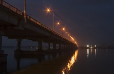 Köprü gece ışık