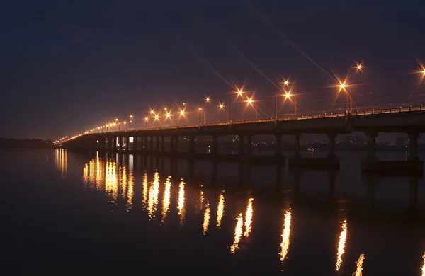Most i odbicie światła — Zdjęcie stockowe