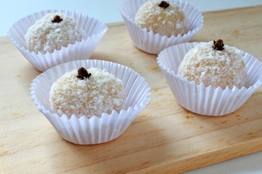 Hindistan cevizinden yapılmış, adı 