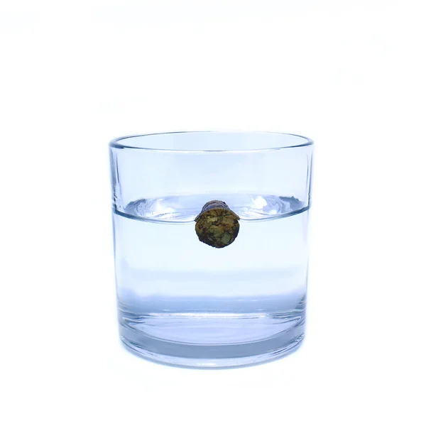 Podstawowy Eksperyment Archimedesa Szkło Korkiem Unoszącym Się Wodzie — Zdjęcie stockowe