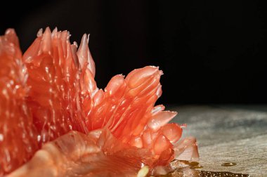 Yakın plan greyfurt posası ince kabuklu ve sulu granüllü.