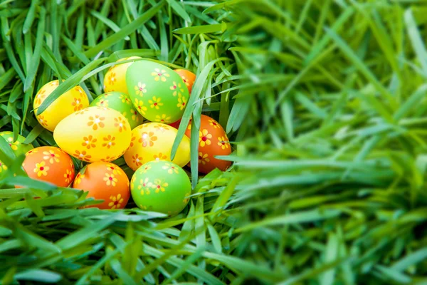 Pattern Easter eggs on the grass — Stock Photo, Image