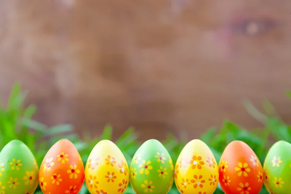 Ovos de Páscoa na grama — Fotografia de Stock