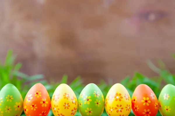 Çimlerde paskalya yumurtası — Stok fotoğraf