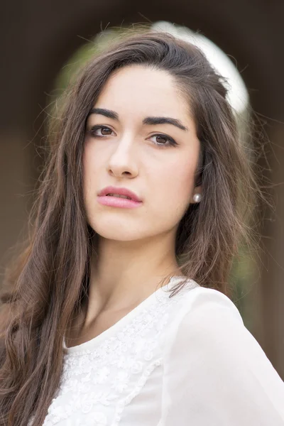 Retrato de close-up de mulher bonita elegante . — Fotografia de Stock