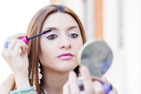 Ritratto di bella donna trucco ciglia . — Foto Stock