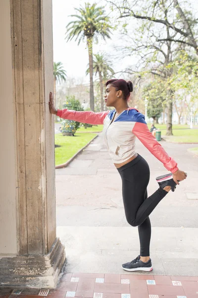 Entrenamiento de mujer joven . —  Fotos de Stock