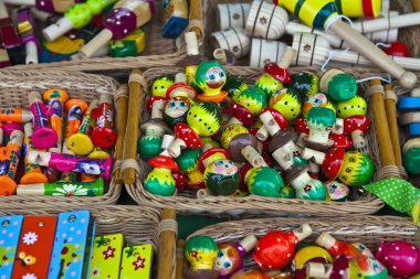 Renkli ahşap ıslık