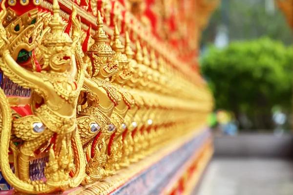 Arte estátua de ouro da Tailândia . — Fotografia de Stock