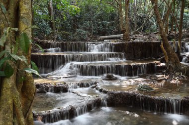 Daha az su, şelaleler.