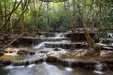 Daha az su, şelaleler.
