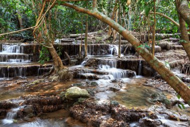 Daha az su, şelaleler.