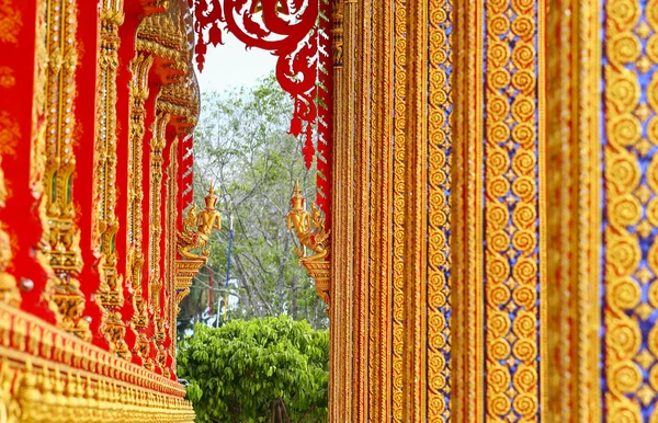 Gyllene staty konst av Thailand. — Stockfoto