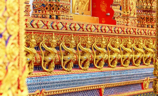 Złota statua sztuka Tajlandia. — Zdjęcie stockowe