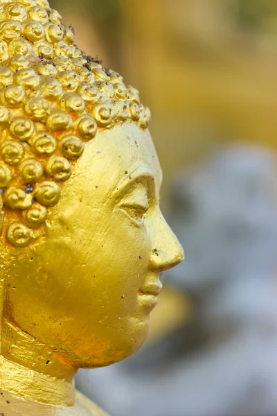 Gamla guld buddha staty. — Stockfoto