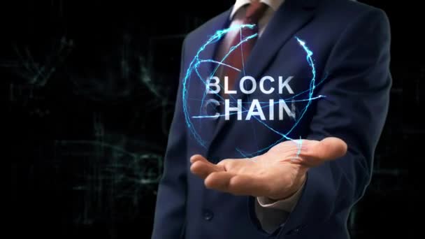 Affärsman visar konceptet hologram Block Chain — Stockvideo